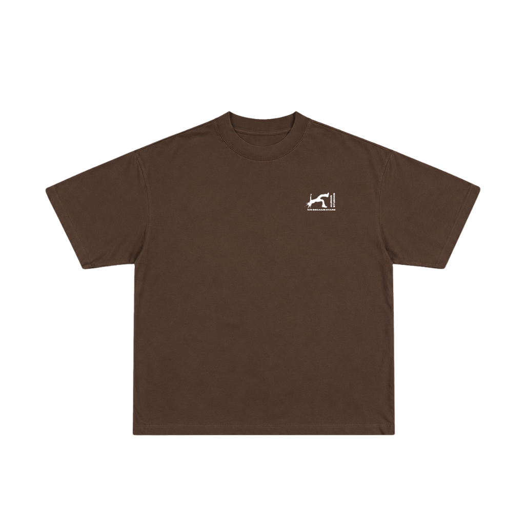 Camiseta Oversice "MOVE DIFFERENT" Marrón Arena.