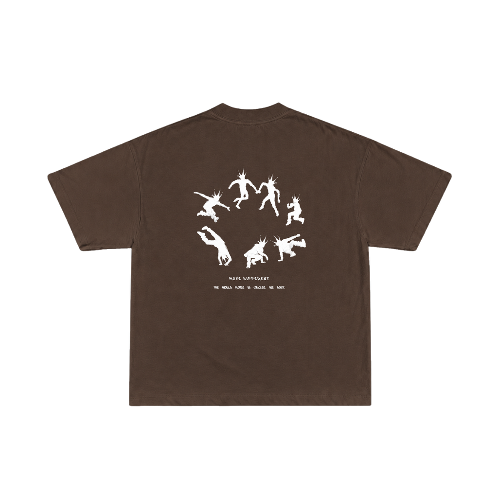Camiseta Oversice "MOVE DIFFERENT" Marrón Arena.